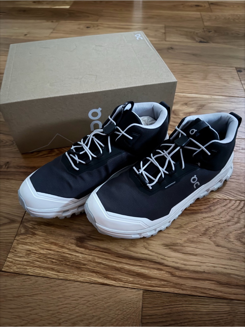 NWT On Cloud Cloudhero Mid Waterproof Shoes Black White (Youth 6 / Women’s 7.5)